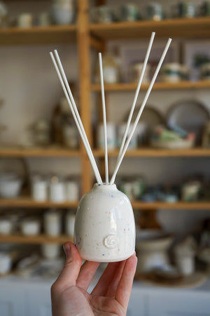 Handmade Porcelain Diffuser – Speckled with Colour